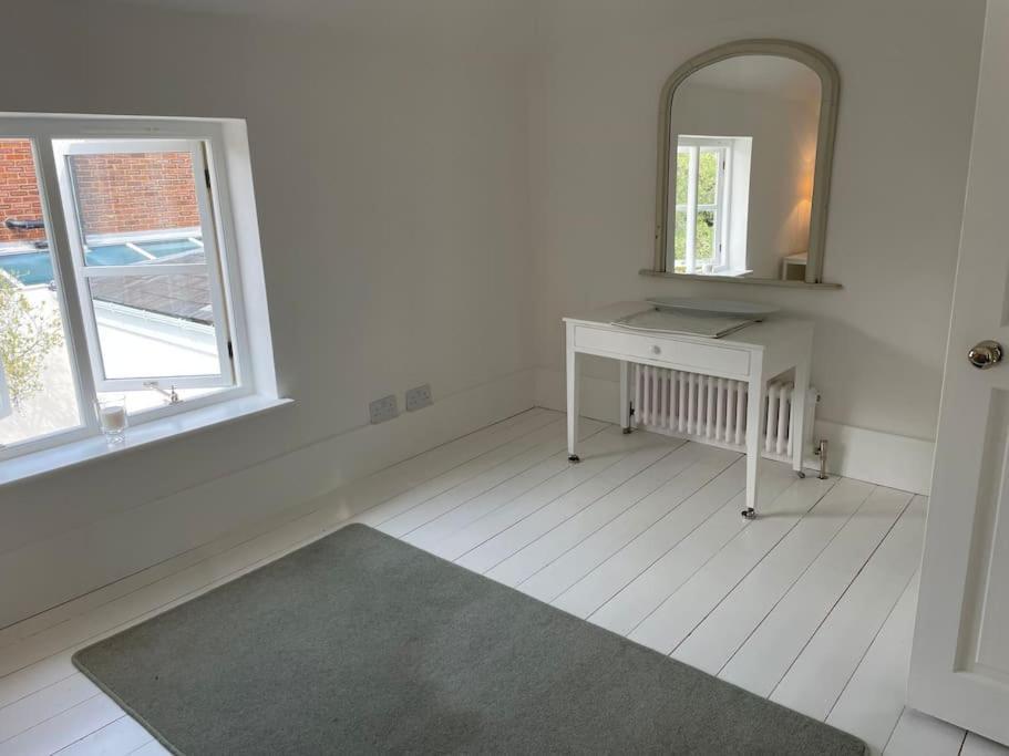 Willow House, Georgian Property In Shepperton Dış mekan fotoğraf
