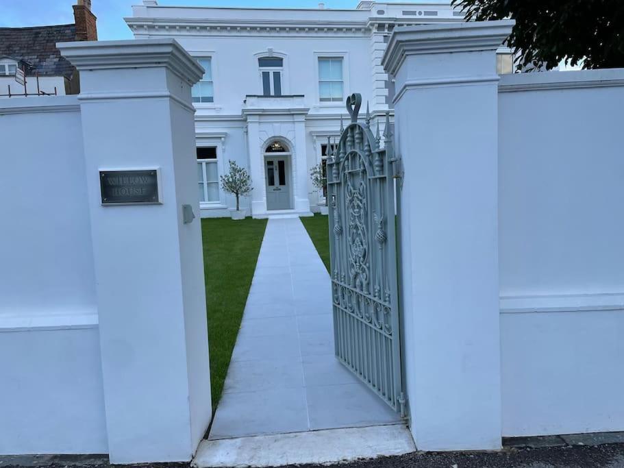 Willow House, Georgian Property In Shepperton Dış mekan fotoğraf